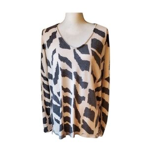 Lovely J Zebra Abstract Print Gray And Cream Long Sleeve V-neck Knit Top Size M